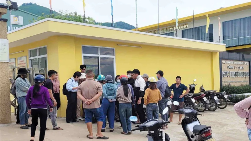 Hơn 100 công nhân cầu cứu vì bị công ty nợ lương 3 tháng