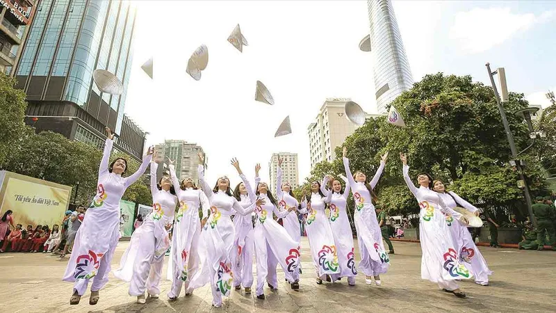 Hội nghị tập huấn với chủ đề “Nội dung, phương thức lãnh đạo, quản lý văn hóa, văn nghệ qua 40 năm đổi mới: Tình hình, bài học và định hướng phát triển”. ẢNH: MẠNH HẢO.