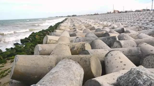 Khẩn cấp bảo vệ đê điều tại 7 địa phương trước bão số 9