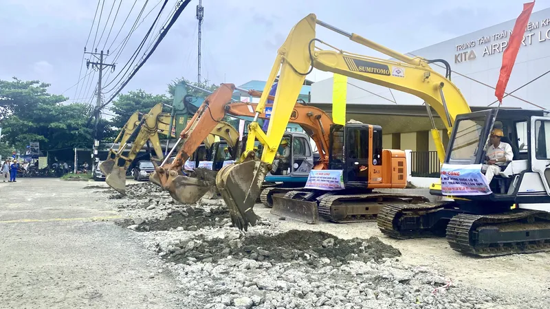 Khởi công Dự án nâng cấp, mở rộng quốc lộ 91, đoạn từ KM0 - KM7 qua TP Cần Thơ. Ảnh: CAO PHONG