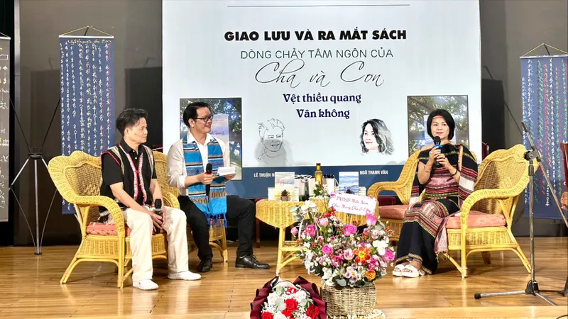 Cuộc gặp gỡ đặc biệt từ "Dòng chảy tâm ngôn của cha và con"