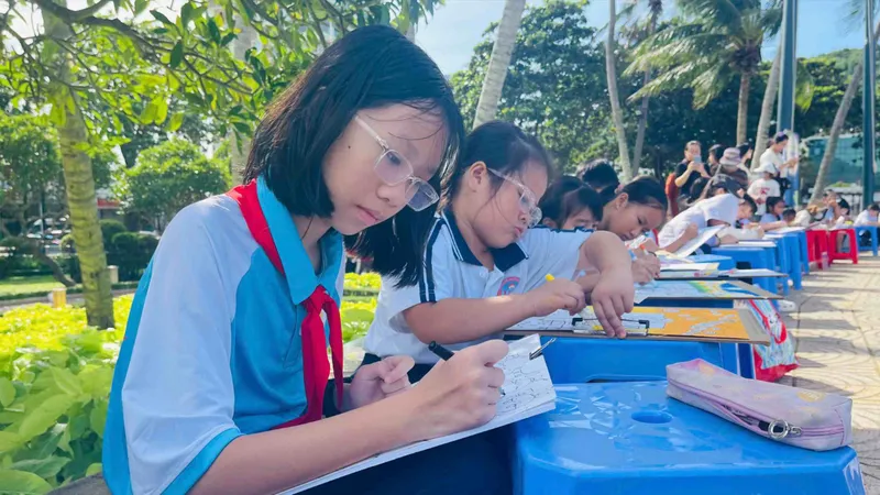 Khoảng 1.000 thiếu nhi dự thi tại Công viên Bãi Trước, phường Vũng Tàu (TPHCM). Ảnh KHÁNH CHI