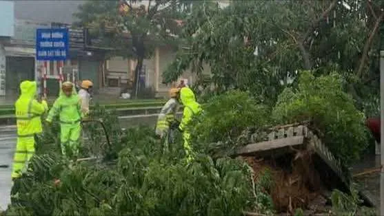 Bão số 10 đổ bộ đất liền: 4-5 giờ sáng là thời điểm nguy hiểm nhất