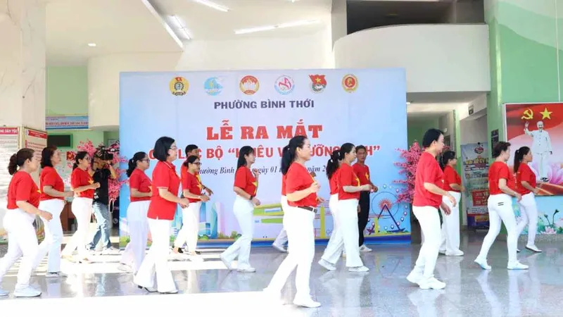 Người cao tuổi phường Bình Thới rèn luyện sức khỏe qua CLB khiêu vũ dưỡng sinh