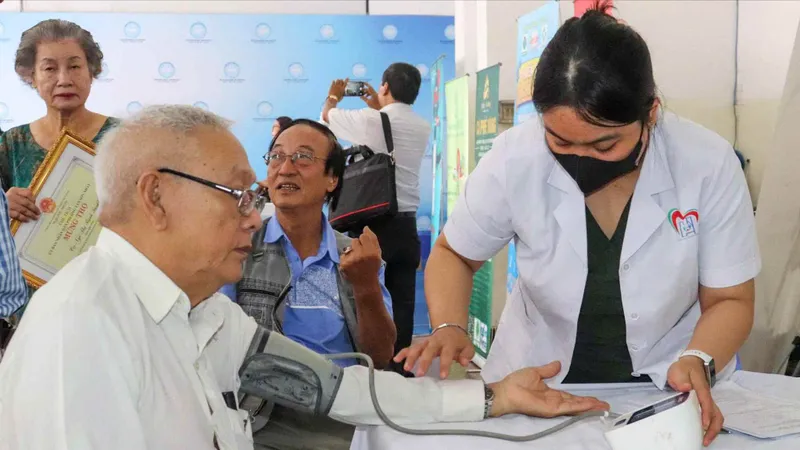 Phường Tân Sơn Nhất (TPHCM) chúc thọ và khám sức khỏe miễn phí cho người cao tuổi 
