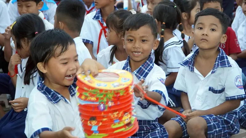 Mang trung thu đến học sinh nghèo, trẻ em dân tộc thiểu số ở TP Cần Thơ
