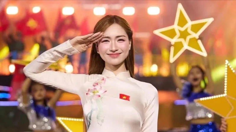 Ca sĩ Hòa Minzy