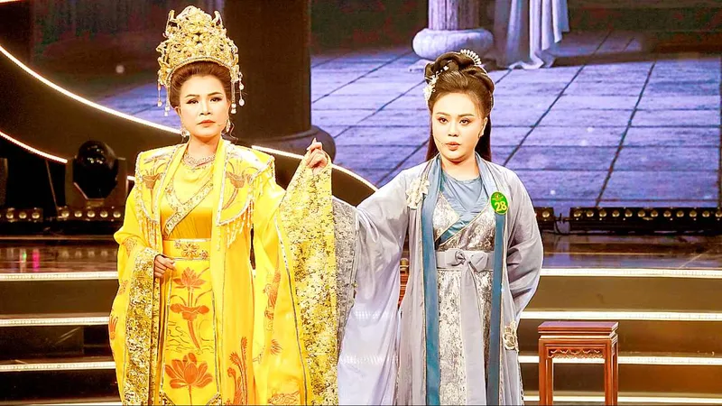 Với sự hỗ trợ của NSƯT Nguyễn Ngọc Đợi, thí sinh Đặng Thị Thùy Dương (sinh năm 1993, TPHCM) đã đoạt Chuông Vàng tại cuộc thi "Chuông vàng vọng cổ" lần thứ 20 năm 2025. Ảnh: THÚY BÌNH