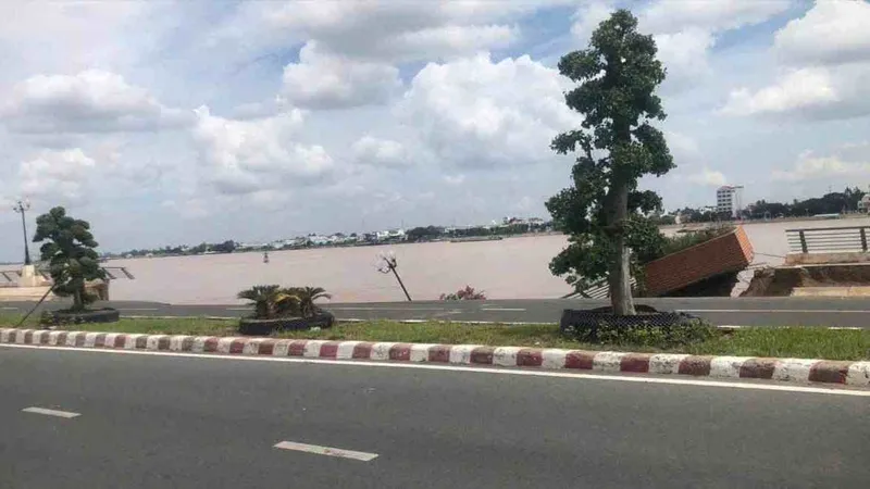 Kè Thường Thới Tiền bị sụp hoàn toàn mái taluy