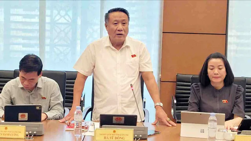 Đại biểu Quốc hội thảo luận tổ sáng 20-10.