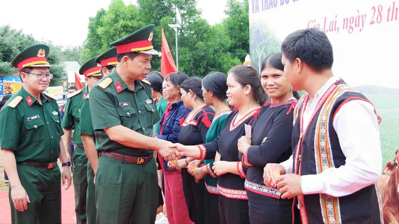 Gia Lai: Khánh thành hệ thống đèn đường điện mặt trời dài 5,2km