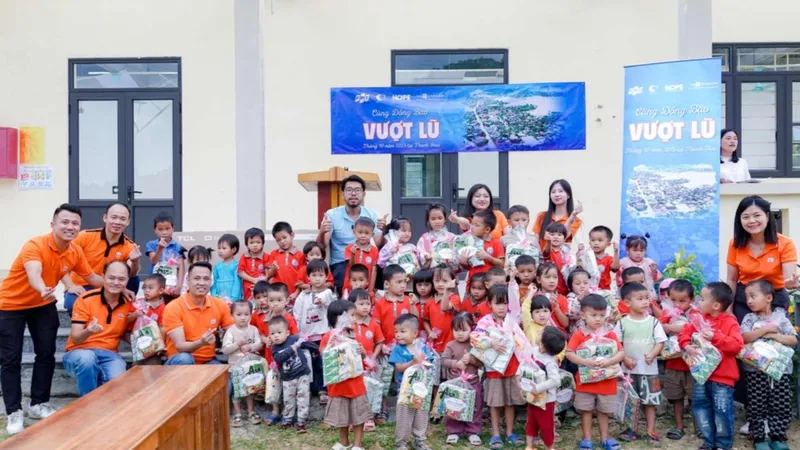 FPT cùng hướng về miền Trung