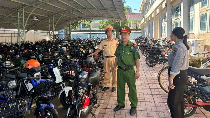 Công an TPHCM: Chấn chỉnh tình trạng học sinh đi xe phân khối lớn