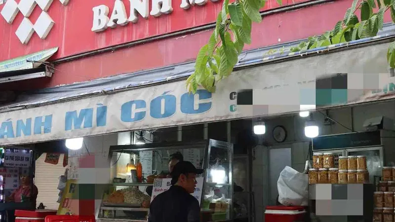 Vụ nghi ngộ độc sau khi ăn bánh mì: Hơn 160 người nhập viện