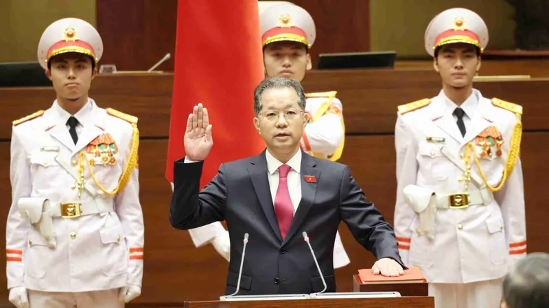 Chánh án Tòa án nhân dân tối cao Nguyễn Văn Quảng tuyên thệ nhậm chức. Ảnh: QUANG PHÚC