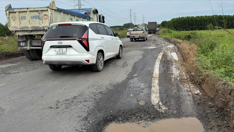 Đường Thủ Biên - Đất Cuốc: Chằng chịt "ổ voi"