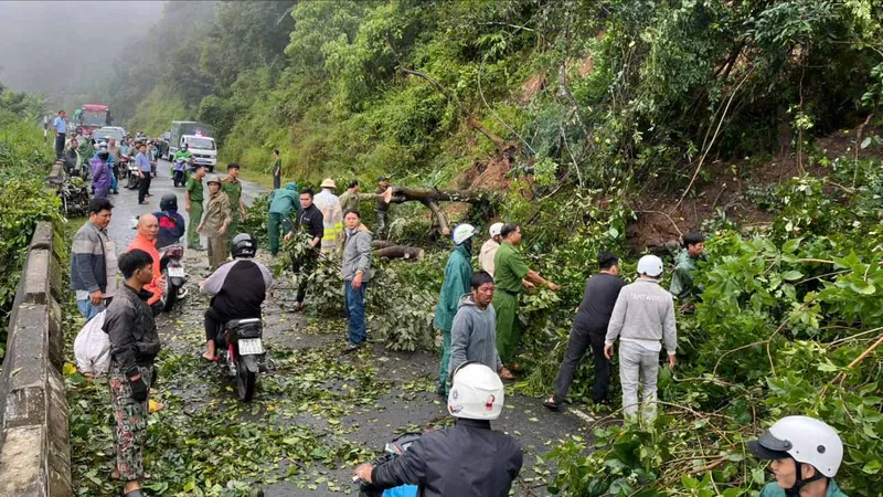 Sau thời gian khắc phục các vị trí sạt lở, đèo Ngoạn Mục đã thông xe trở lại