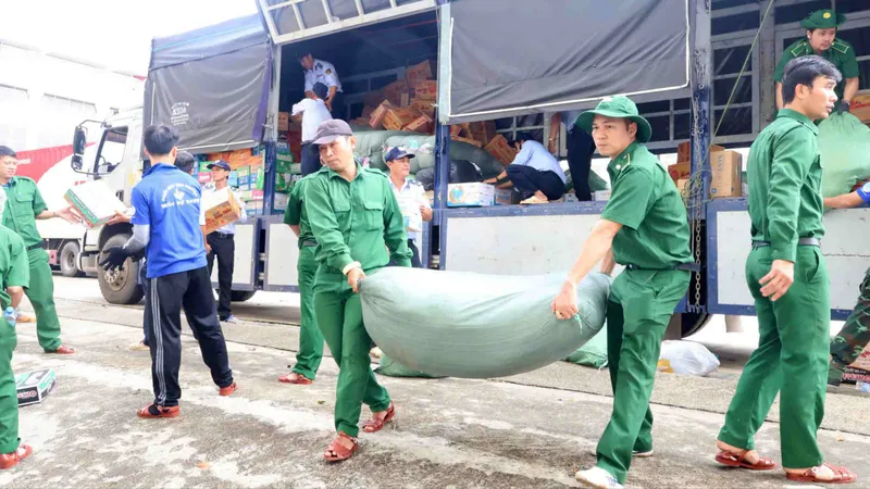 Nghĩa tình sau những ngày bão lũ