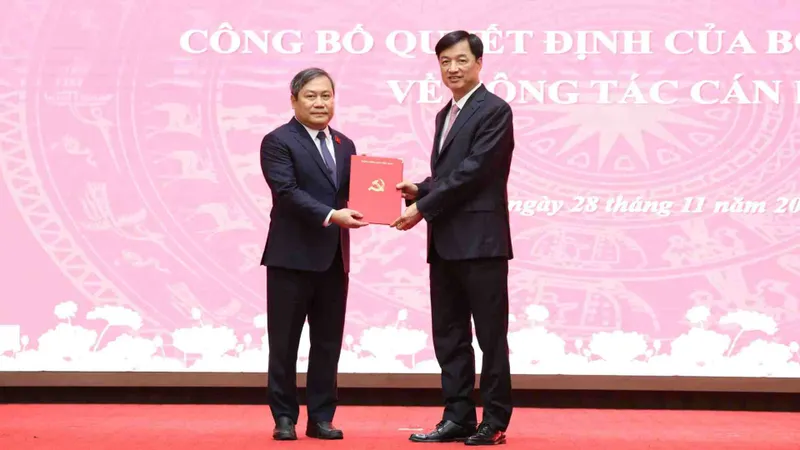 Điều động Bí thư Tỉnh ủy Quảng Ninh giữ chức Phó Bí thư Thành ủy Hà Nội
