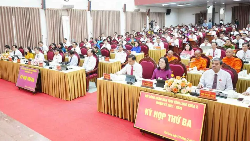 Bí thư Tỉnh uỷ Vĩnh Long Trần Văn Lâu phát biểu tại kỳ họp. Ảnh: HN