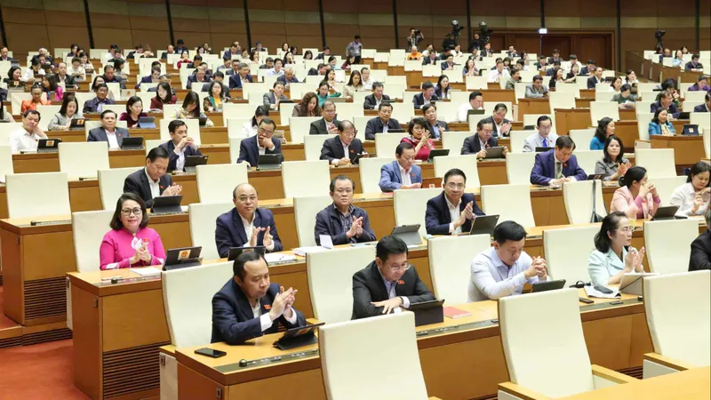 Phiên họp sáng 11-12. Ảnh: QUANG PHÚC