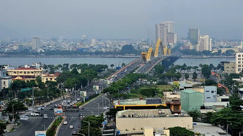 Bộ trưởng Bộ Tài chính Nguyễn Văn Thắng báo cáo về việc tiếp thu, chỉnh lý dự thảo nghị quyết. Ảnh: QUANG PHÚC 