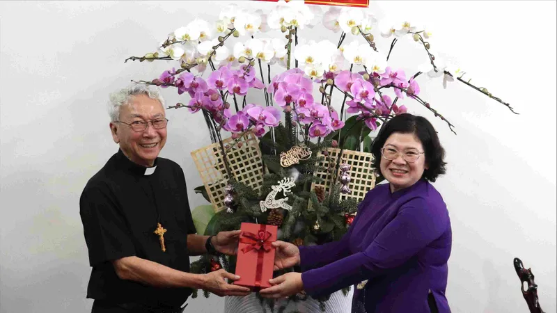 Lãnh đạo TPHCM thăm, chúc mừng tổ chức, cá nhân tiêu biểu đạo Công giáo
