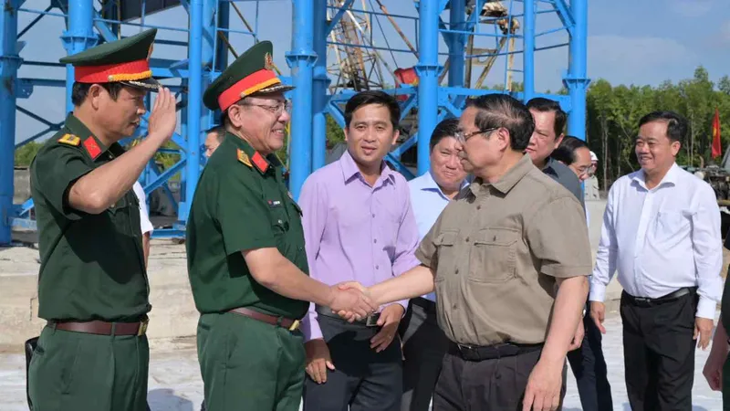 Thủ tướng Phạm Minh Chính kiểm tra tiến độ các dự án hạ tầng chiến lược tại Cà Mau