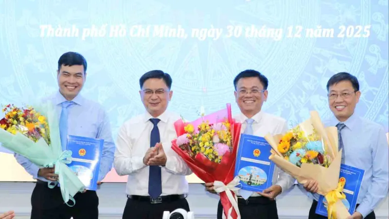Chủ tịch UBND TPHCM điều động, bổ nhiệm nhiều cán bộ lãnh đạo