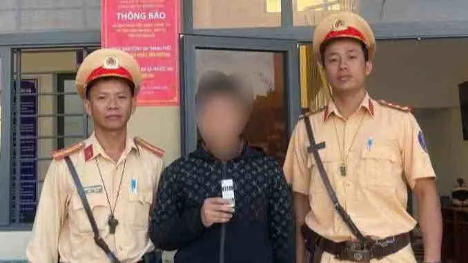 Phát hiện hành khách trên xe ô tô dương tính với ma túy 