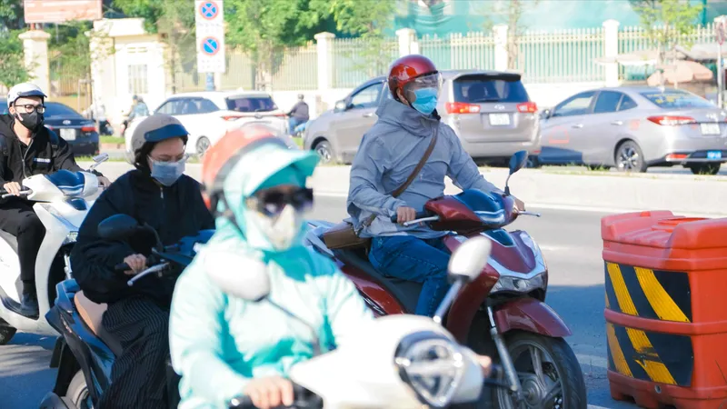 Gió lạnh tràn về, người dân TPHCM ngỡ như đang ở Đà Lạt