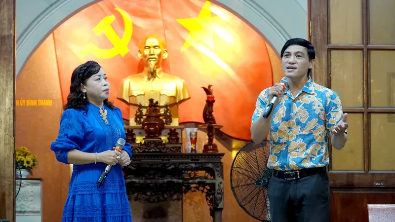 Các tài tử ca của CLB Đờn ca tài tử Gia Định trong một lần giao lưu, biểu diễn, phục vụ người dân