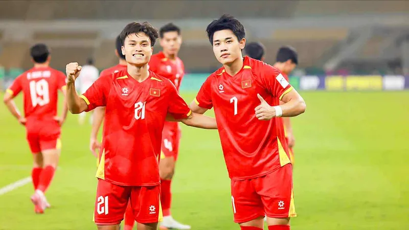 Hai tuyển thủ Đình Bắc (số 7) và Minh Phúc được kỳ vọng sẽ tỏa sáng ở trận tranh hạng ba với U23 Hàn Quốc (ẢNH: TED TRẦN)