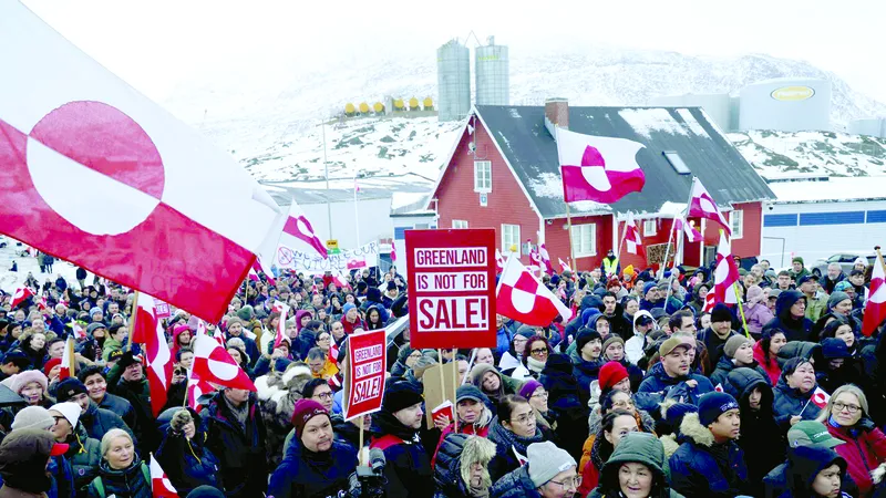 Người dân tuần hành trước Lãnh sự quán Mỹ tại Greenland phản đối ý định sáp nhập Greenland (ẢNH: Getty Images)