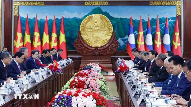 Tổng Bí thư Tô Lâm và Tổng Bí thư, Chủ tịch nước Lào Thongloun Sisoulith hội đàm. Ảnh: TTXVN