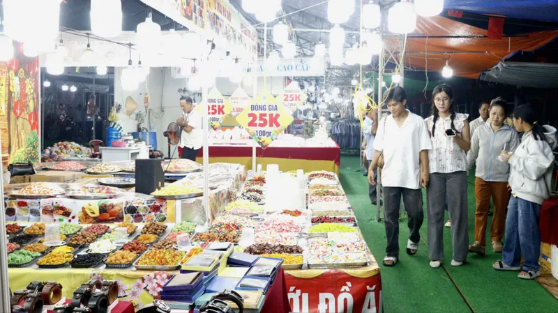 Phường Thới An khai mạc hội chợ và chợ hoa với 500 gian hàng