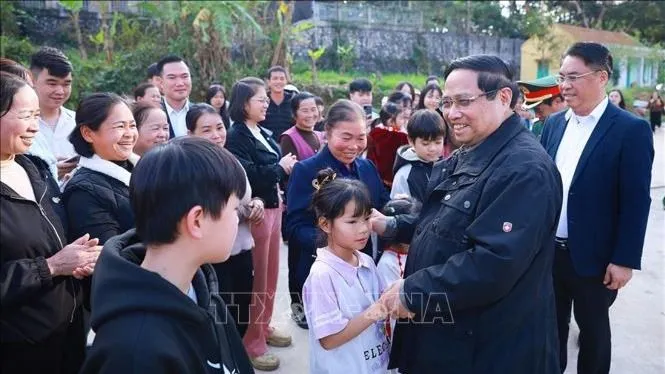 Thủ tướng Phạm Minh Chính thăm Khu tái định cư Đông Khê, xã Đông Khê, tỉnh Cao Bằng. Ảnh VGP