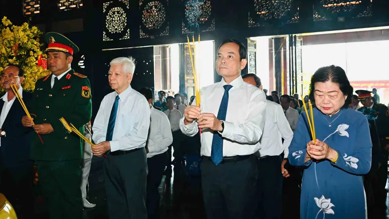 Lãnh đạo Đảng, Nhà nước, TPHCM dâng hương tại Khu truyền thống cách mạng Sài Gòn - Chợ Lớn - Gia Định