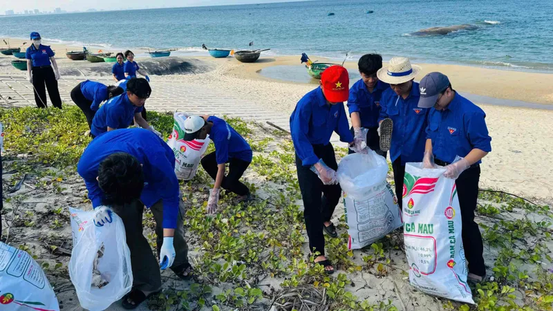 Thực hiện nghi thức phát động chương trình