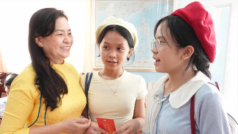 Tiền lì xì của ai...