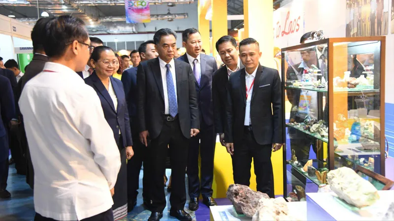 Hỗ trợ doanh nghiệp Việt Nam và Lào tìm kiếm đối tác, mở rộng thị trường