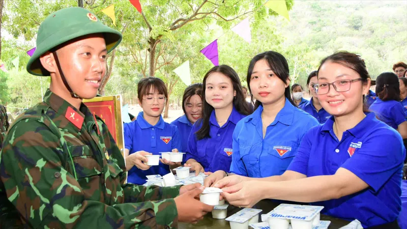 Tiếp sức chiến sĩ mới trên thao trường