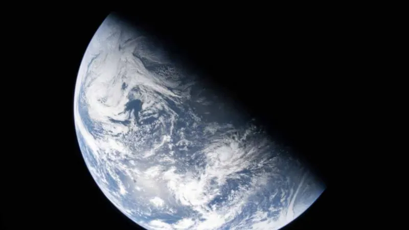 NASA công bố những hình ảnh mới nhất về Trái đất
