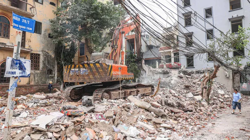 Người dân khẩn trương bàn giao mặt bằng để làm cầu Tứ Liên