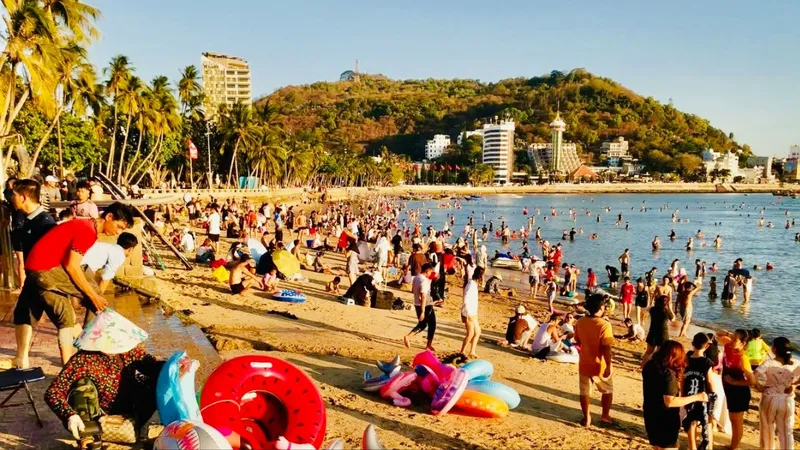 Ngày đầu kỳ nghỉ lễ 30-4, hơn 70.000 lượt khách đến Vũng Tàu