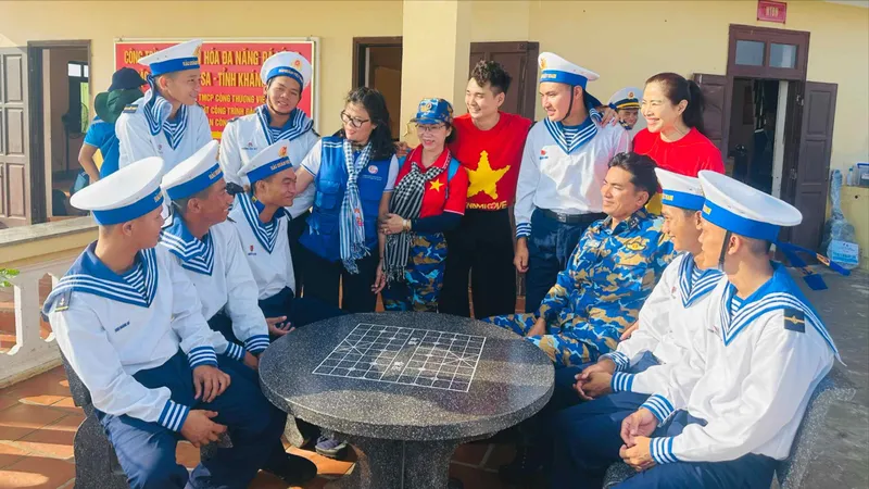 Đoàn công tác số 12 hoàn thành hải trình thăm Trường Sa, Nhà giàn DK1