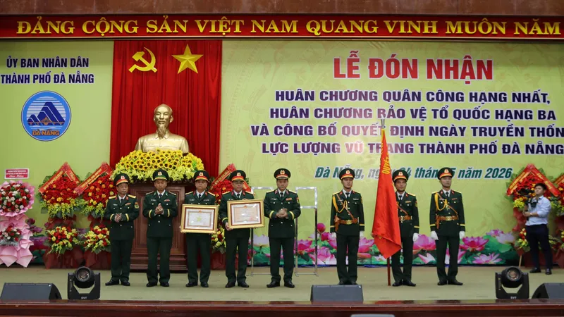 Bộ Chỉ huy quân sự TP Đà Nẵng đón nhận Huân chương Quân công hạng Nhất và Huân chương Bảo vệ Tổ quốc hạng Ba