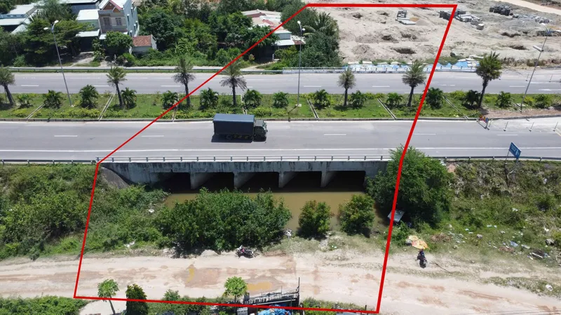 Cửa tiêu thoát lũ khu vực 3, khu vực 5 (phường Quy Nhơn Đông, tỉnh Gia Lai) bị san lấp, bít kín