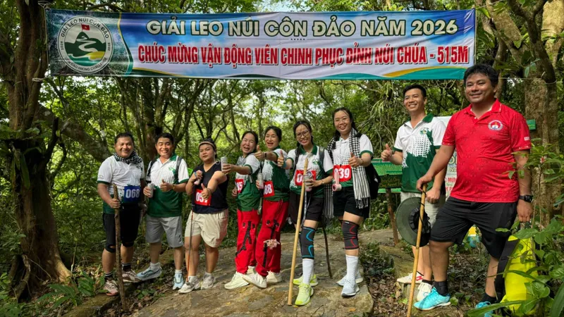Các vận động viên tham gia giải leo núi