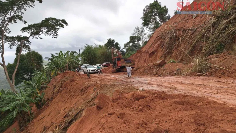 Khuyến cáo không đi qua đèo Gia Bắc (Lâm Đồng) do sạt lở